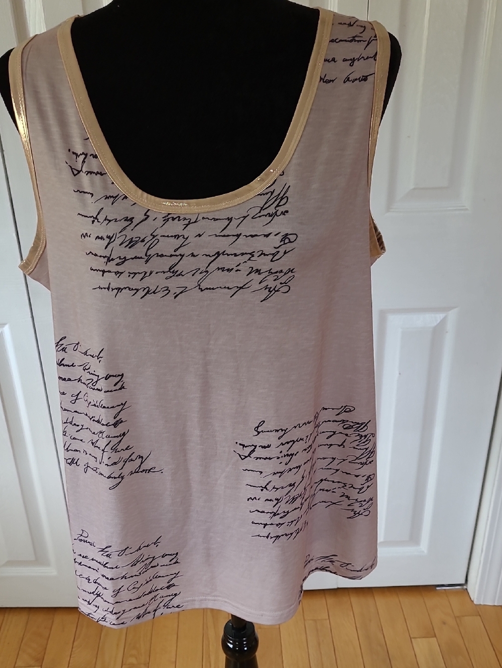 Women’s Script-Print Tank Top in Light Mauve with Gold Trim